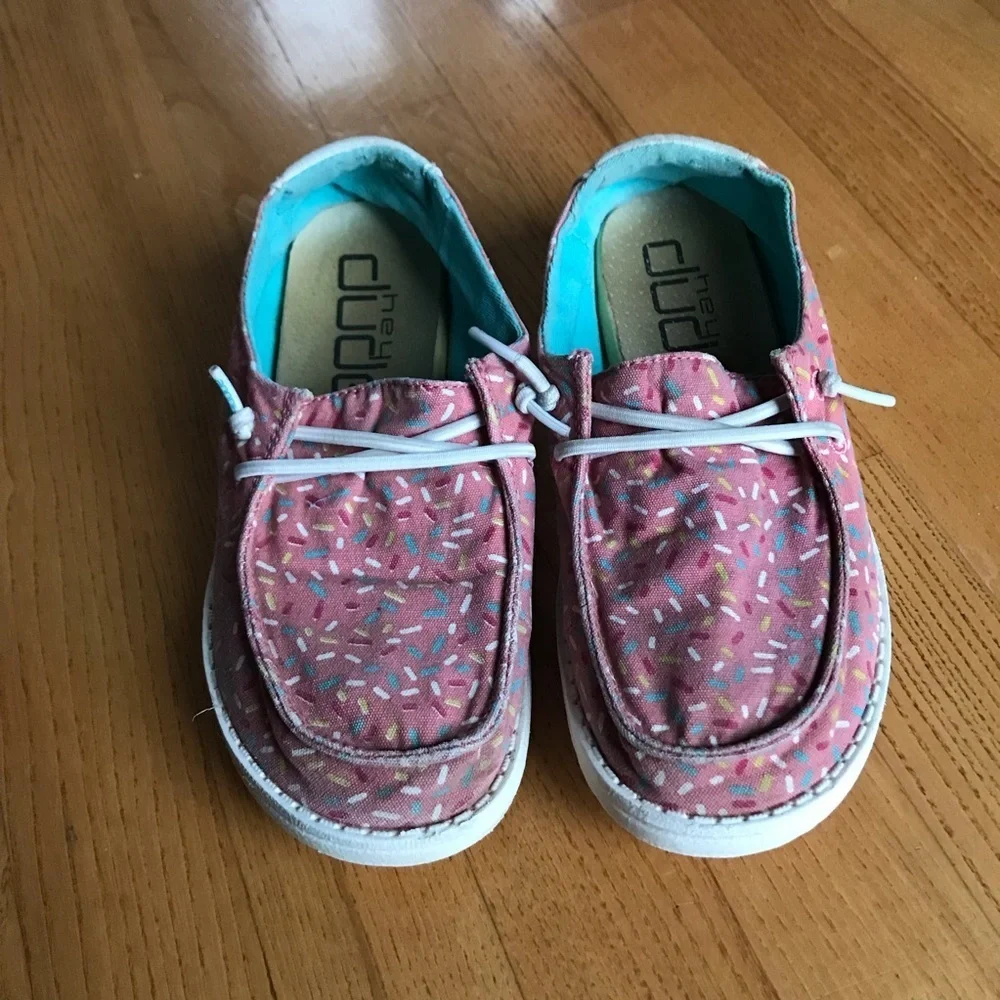 Hey Dude Wendy colorful sneakers shoes youth Y2-L3 pink sprinkles girls size 2
